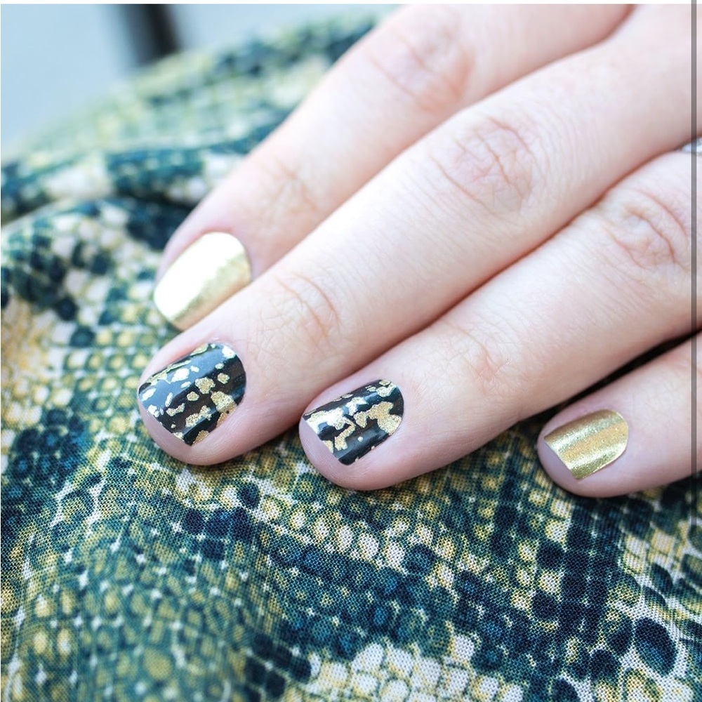 *Retired* Color Street: Don’t Flake on Me | Gold Black Paint Splatter Metallic